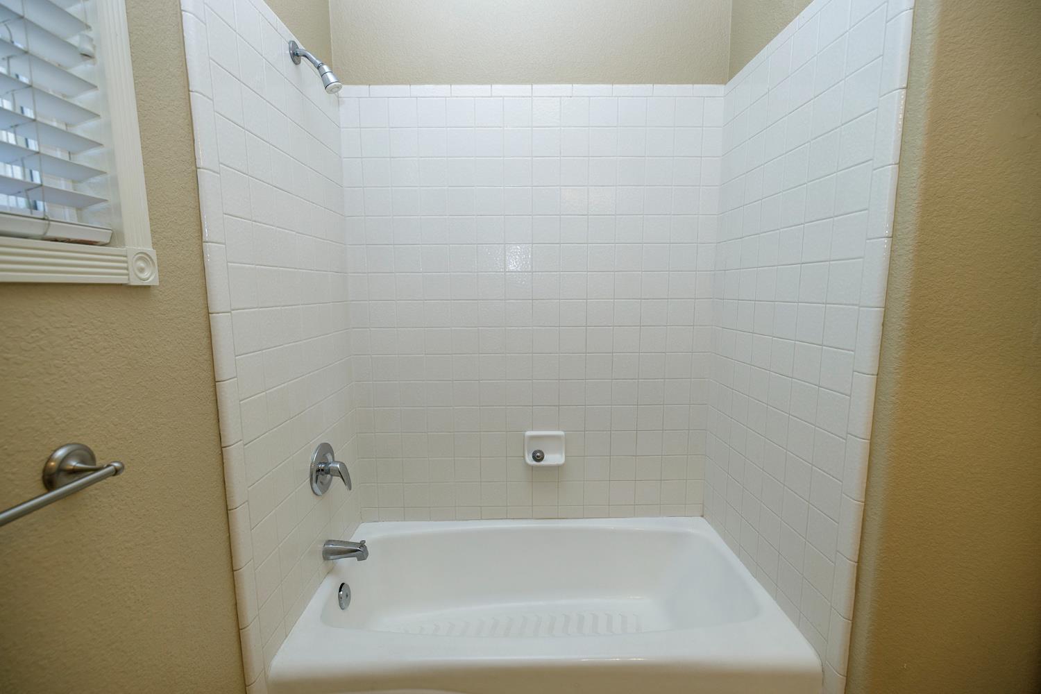 Detail Gallery Image 38 of 49 For 1813 Heartnut Way, Hughson,  CA 95326 - 3 Beds | 2 Baths