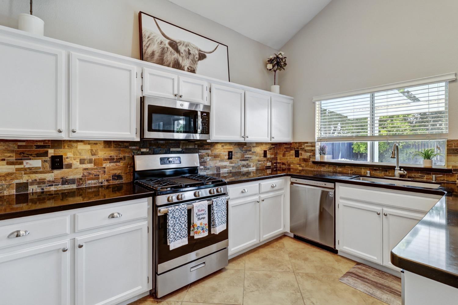 Detail Gallery Image 28 of 75 For 9473 Windrift Ln, Elk Grove,  CA 95758 - 4 Beds | 2/1 Baths