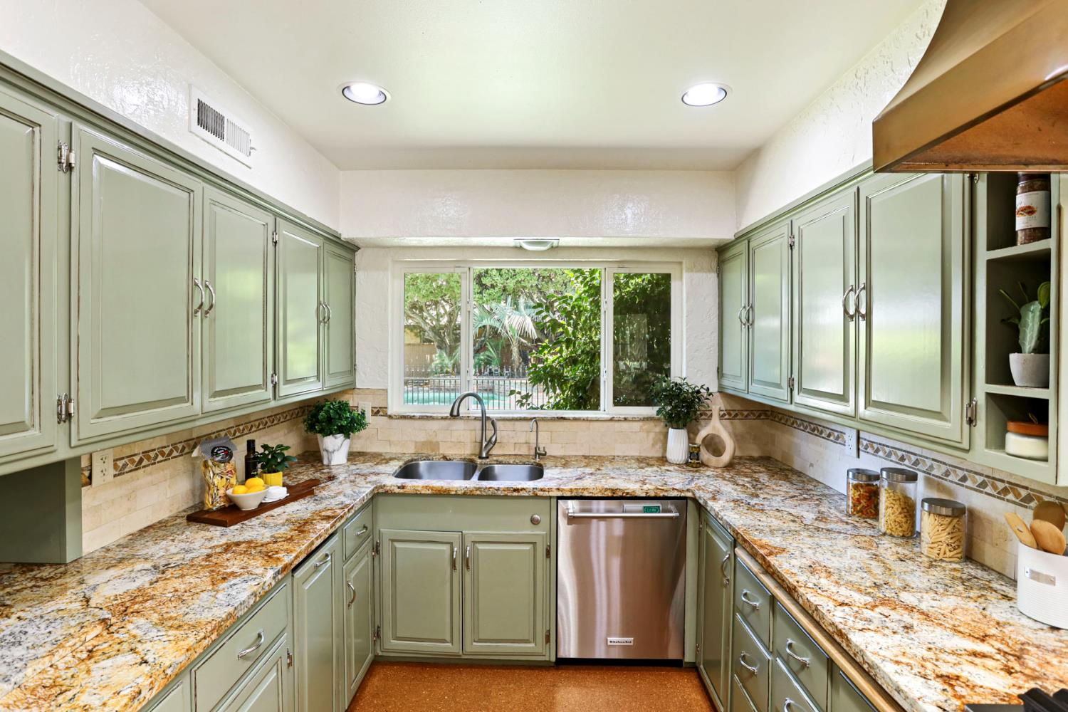 Detail Gallery Image 22 of 85 For 1330 Magnolia Ave, Modesto,  CA 95350 - 4 Beds | 3 Baths