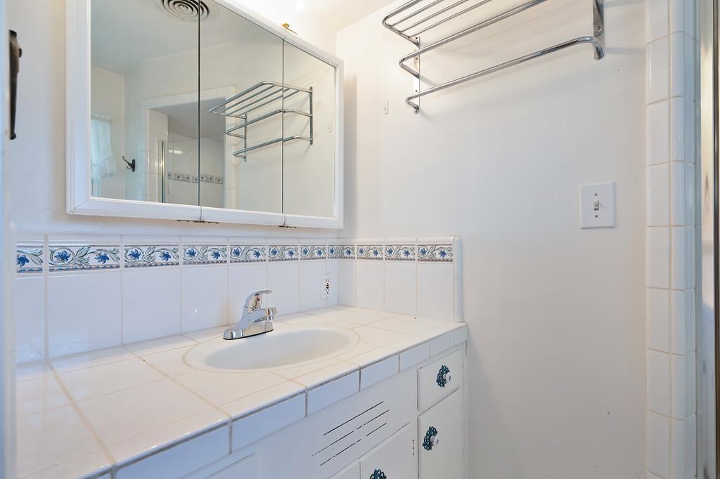 Detail Gallery Image 24 of 72 For 18493 N Jack Tone Rd, Lockeford,  CA 95237 - 4 Beds | 2/1 Baths