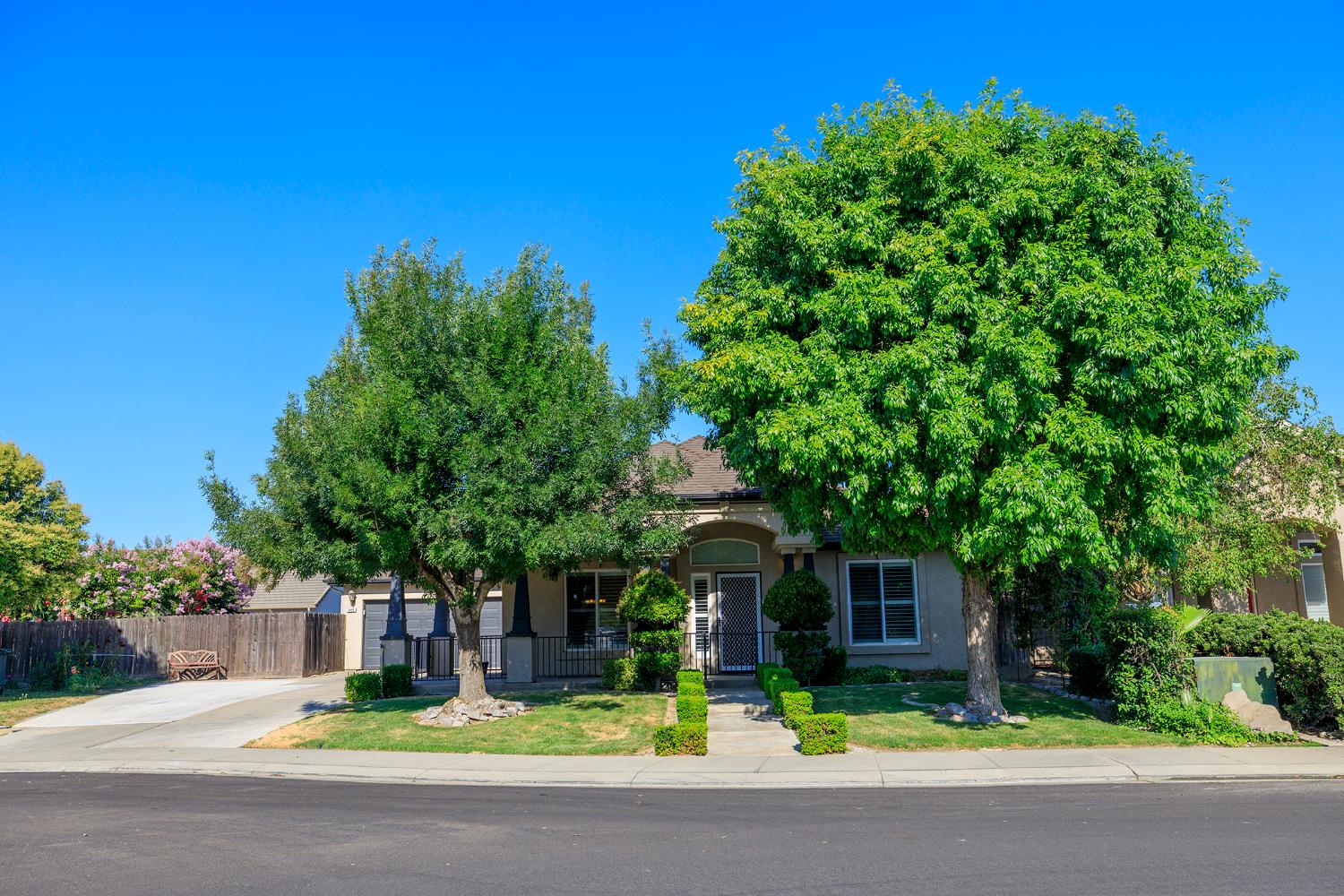 Detail Gallery Image 2 of 49 For 1813 Heartnut Way, Hughson,  CA 95326 - 3 Beds | 2 Baths