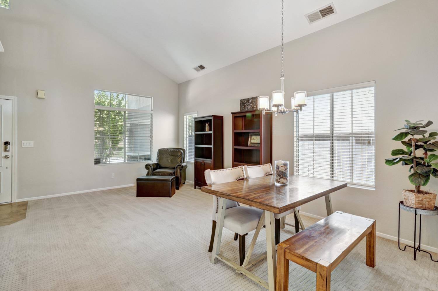 Detail Gallery Image 5 of 75 For 9473 Windrift Ln, Elk Grove,  CA 95758 - 4 Beds | 2/1 Baths