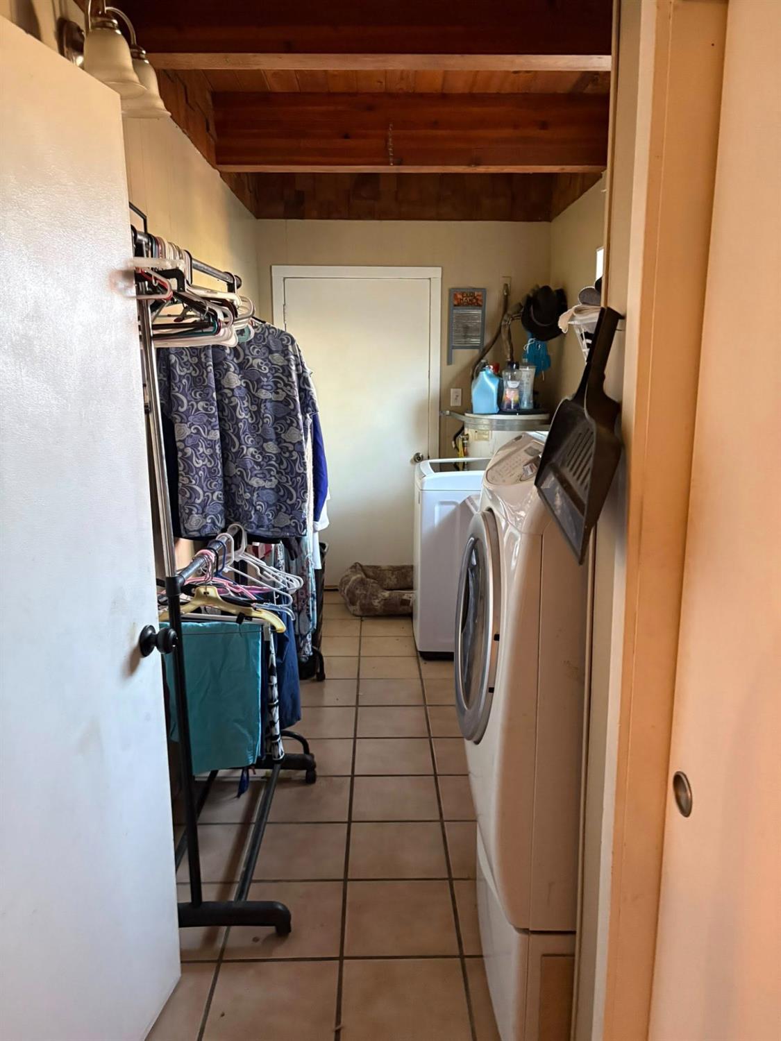 Detail Gallery Image 16 of 25 For 23324 N Dustin Rd, Acampo,  CA 95220 - 5 Beds | 3/1 Baths