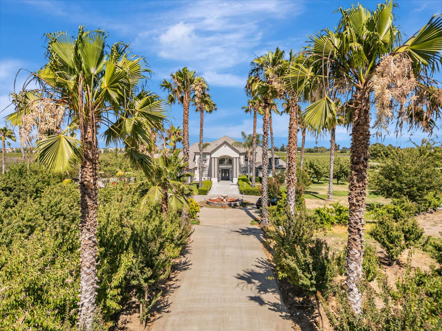 Detail Gallery Image 4 of 90 For 12732 N West Ln, Lodi,  CA 95240 - 6 Beds | 5/1 Baths