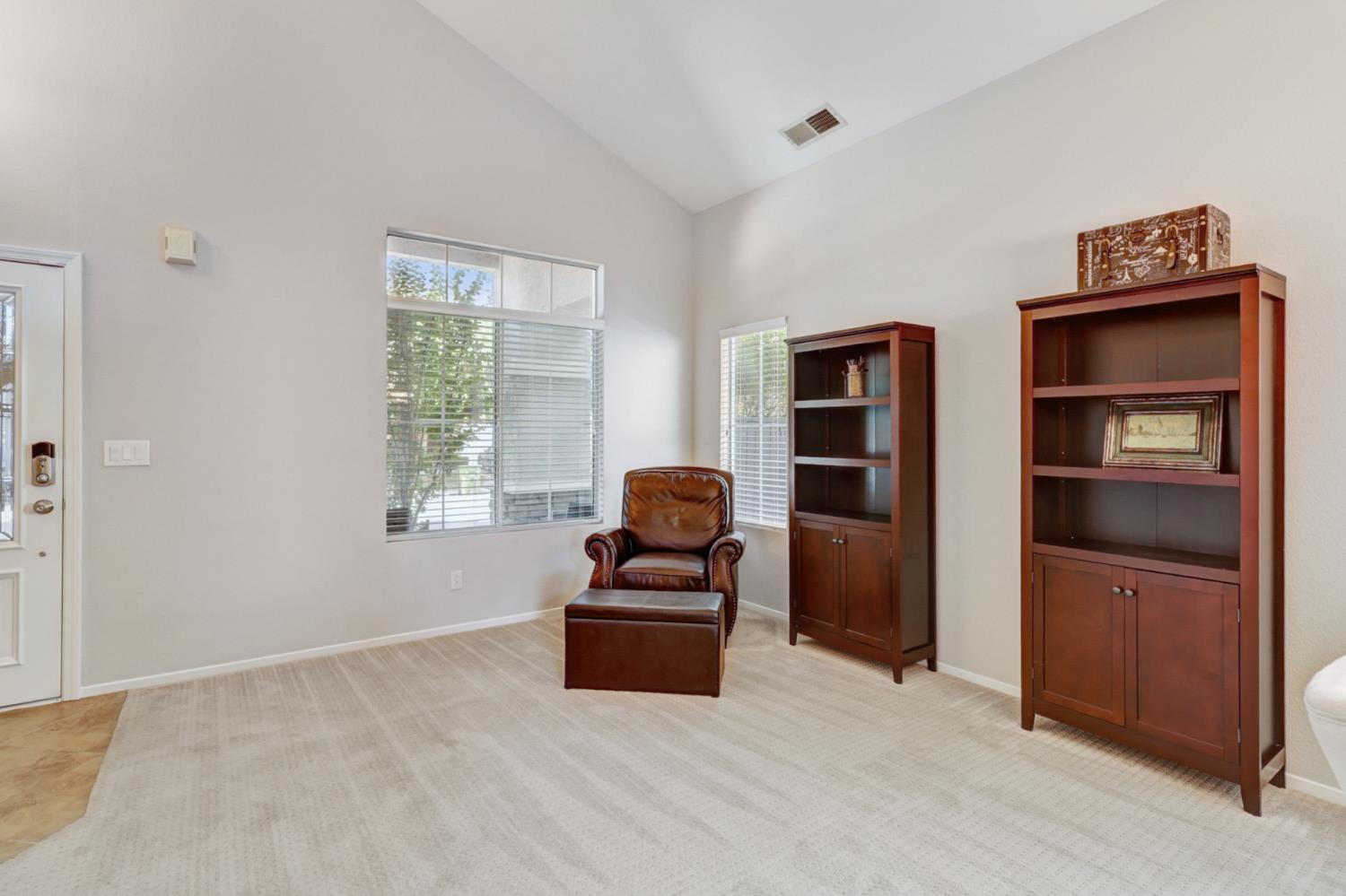 Detail Gallery Image 7 of 75 For 9473 Windrift Ln, Elk Grove,  CA 95758 - 4 Beds | 2/1 Baths