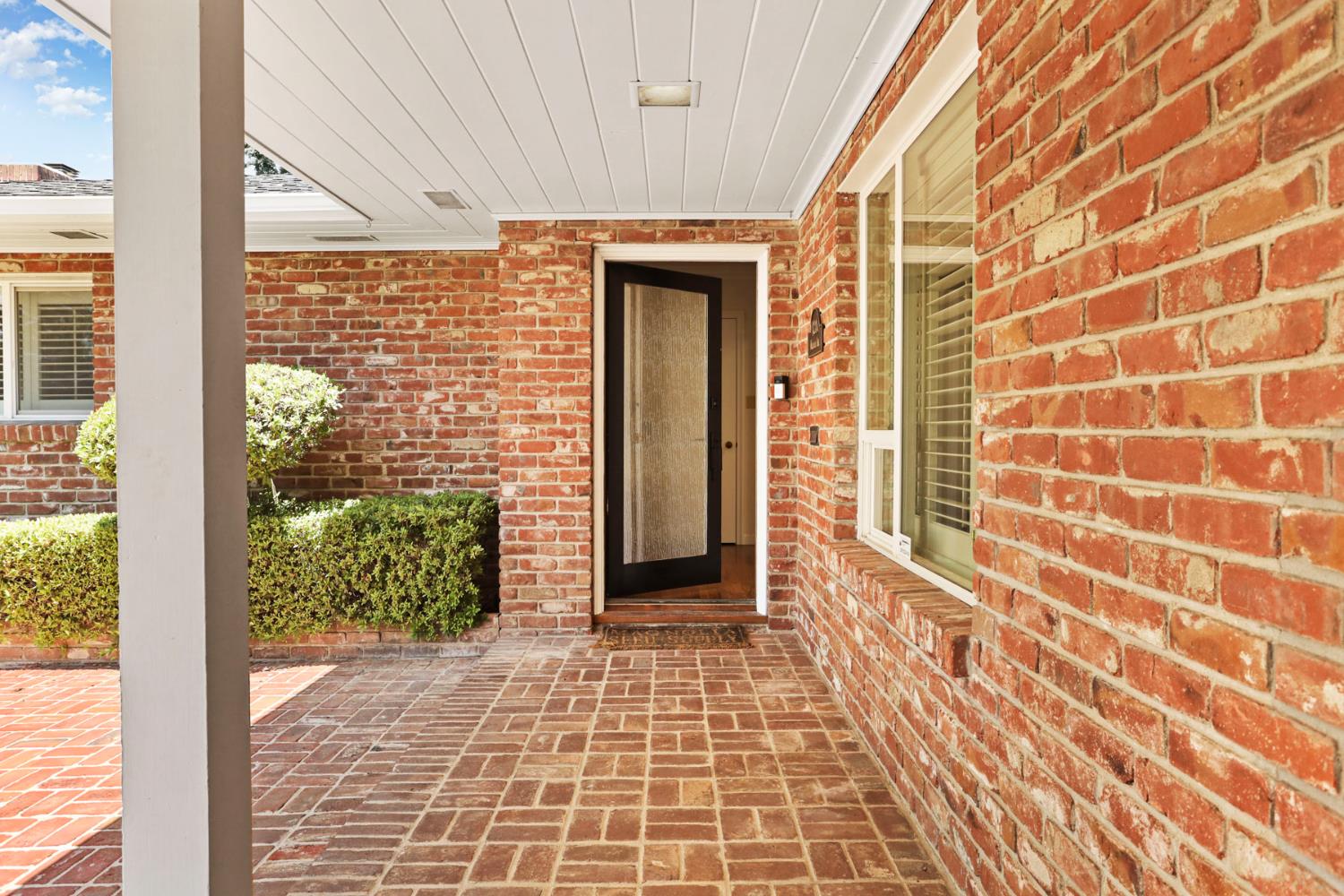 Detail Gallery Image 3 of 85 For 1330 Magnolia Ave, Modesto,  CA 95350 - 4 Beds | 3 Baths