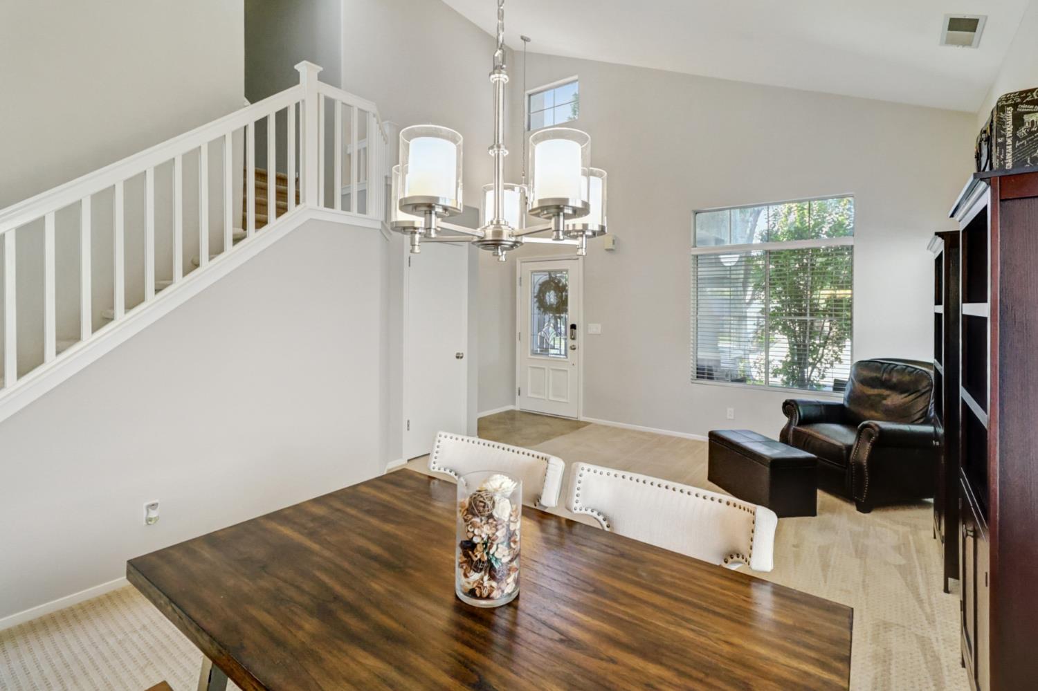 Detail Gallery Image 6 of 75 For 9473 Windrift Ln, Elk Grove,  CA 95758 - 4 Beds | 2/1 Baths
