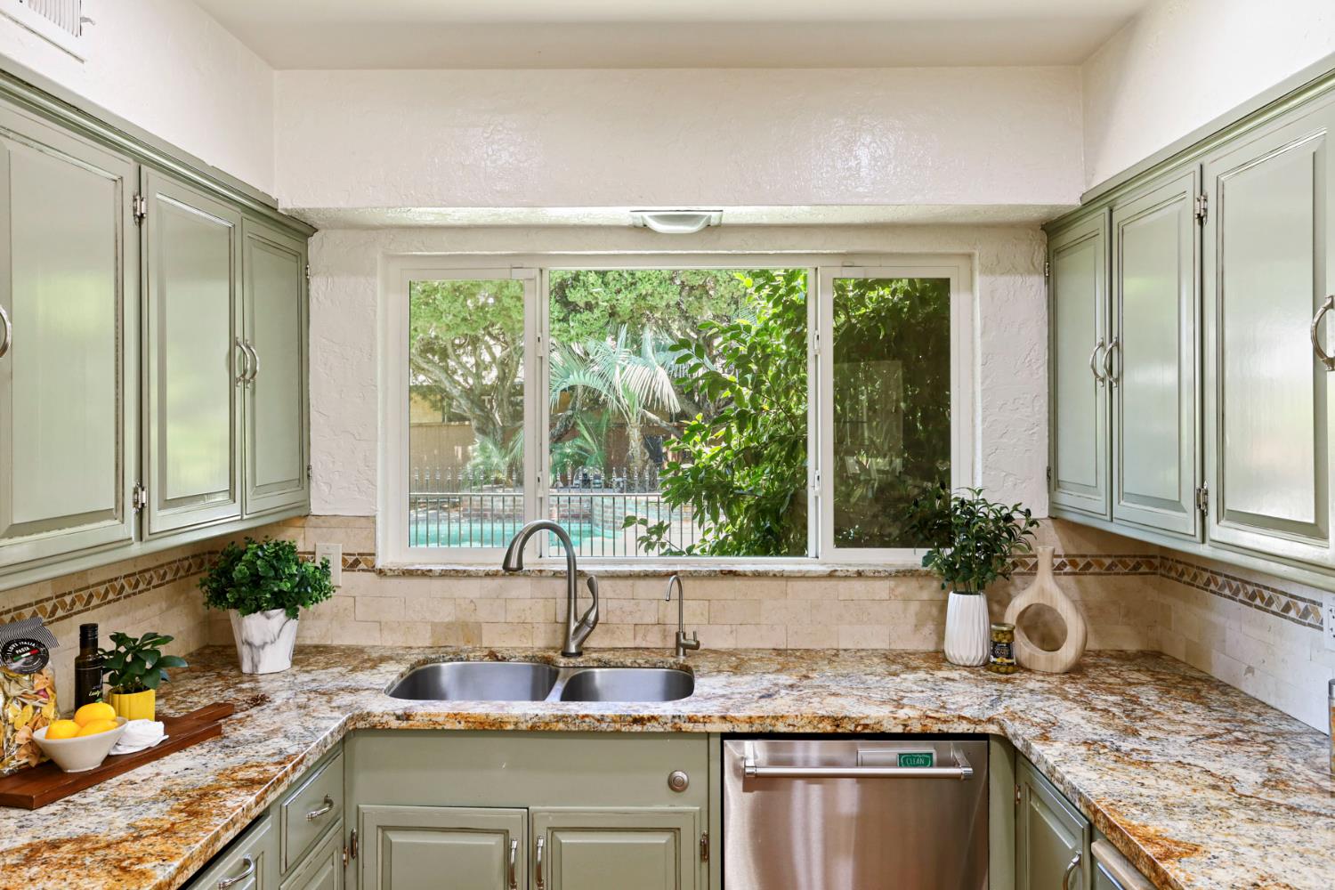 Detail Gallery Image 23 of 85 For 1330 Magnolia Ave, Modesto,  CA 95350 - 4 Beds | 3 Baths