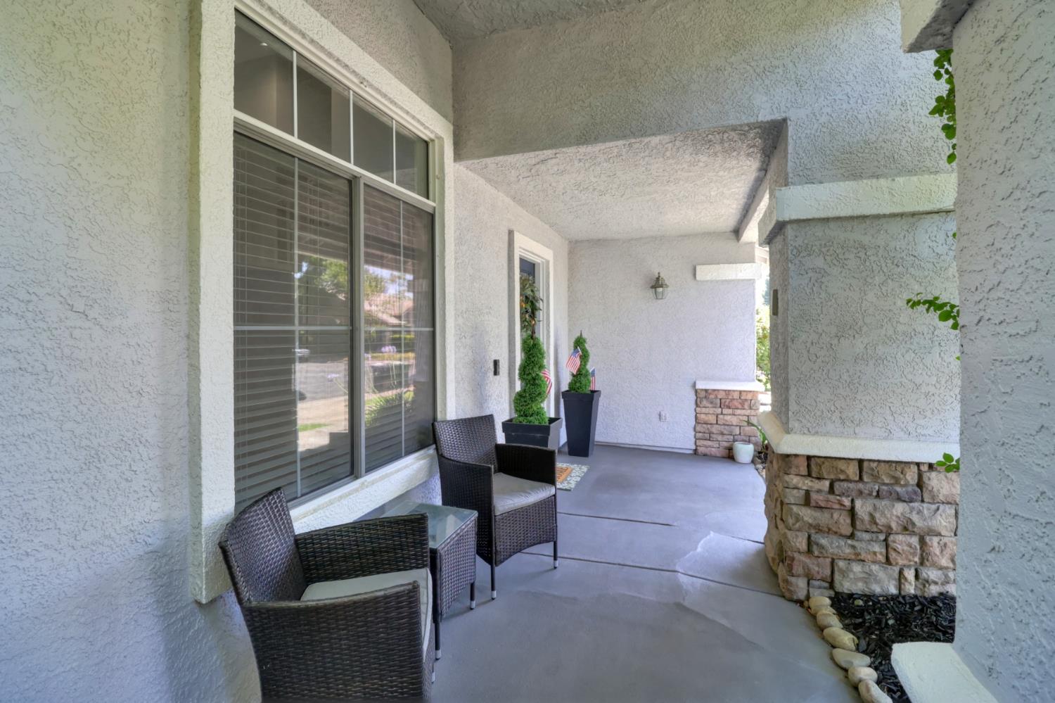Detail Gallery Image 3 of 75 For 9473 Windrift Ln, Elk Grove,  CA 95758 - 4 Beds | 2/1 Baths