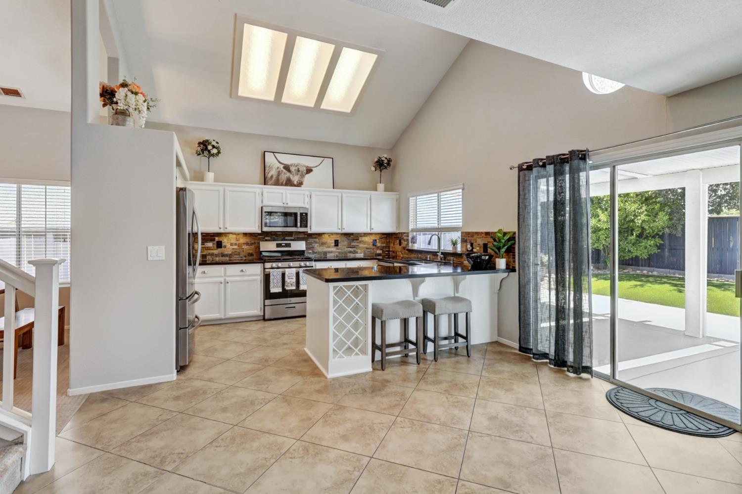 Detail Gallery Image 21 of 75 For 9473 Windrift Ln, Elk Grove,  CA 95758 - 4 Beds | 2/1 Baths