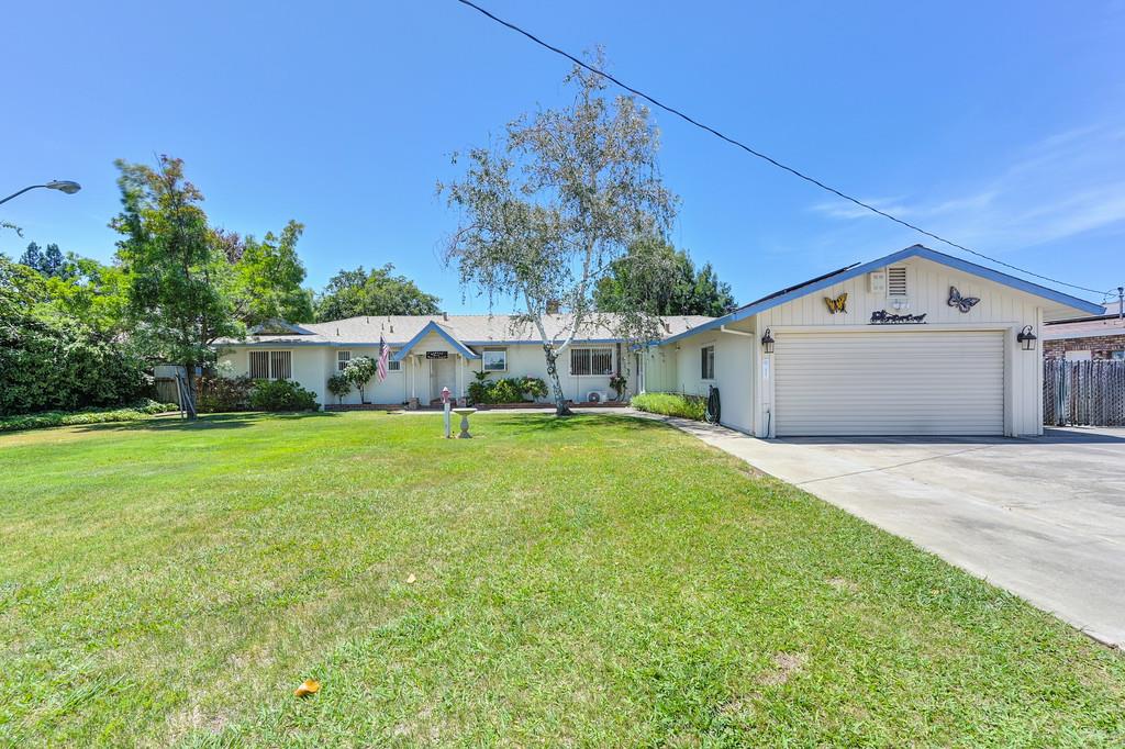 Detail Gallery Image 5 of 72 For 18493 N Jack Tone Rd, Lockeford,  CA 95237 - 4 Beds | 2/1 Baths