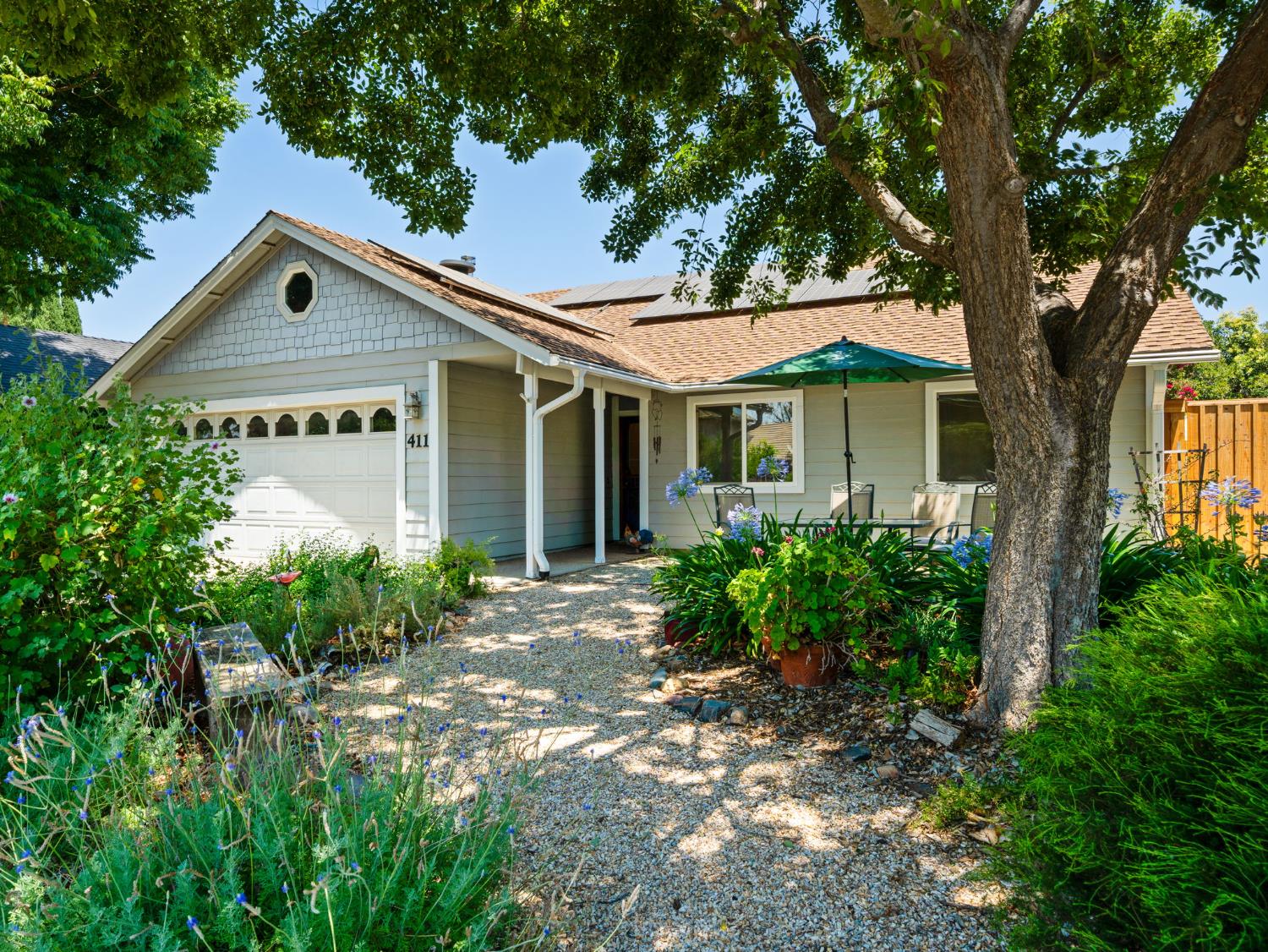 Detail Gallery Image 1 of 33 For 411 Dry Creek Ln, Winters,  CA 95694 - 4 Beds | 2 Baths