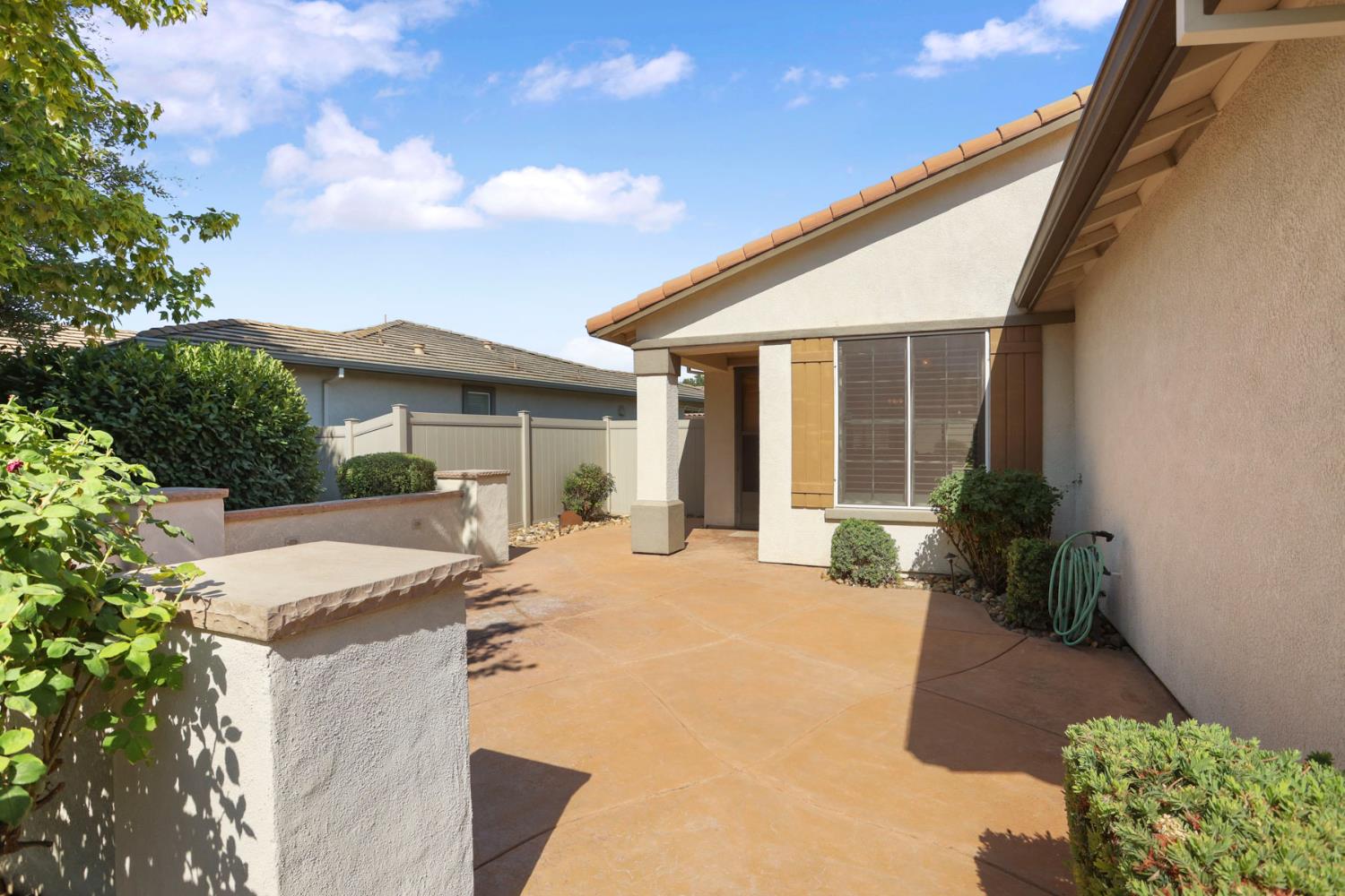 Detail Gallery Image 7 of 50 For 2375 Pepper Tree Ln, Manteca,  CA 95336 - 2 Beds | 2 Baths