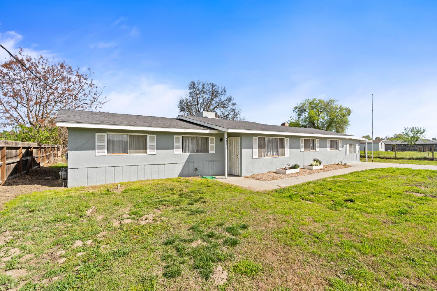 Detail Gallery Image 2 of 41 For 7305 Highway 41, Lemoore,  CA 93245 - 4 Beds | 2/1 Baths