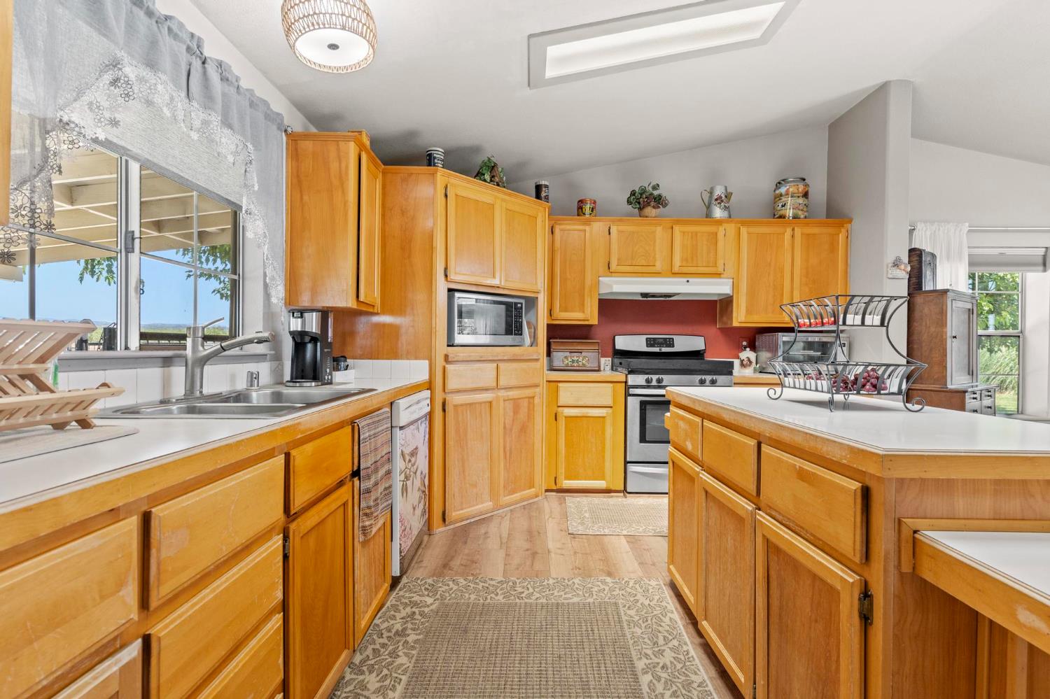 Detail Gallery Image 10 of 67 For 536 Young Ave, Arbuckle,  CA 95912 - 3 Beds | 2 Baths
