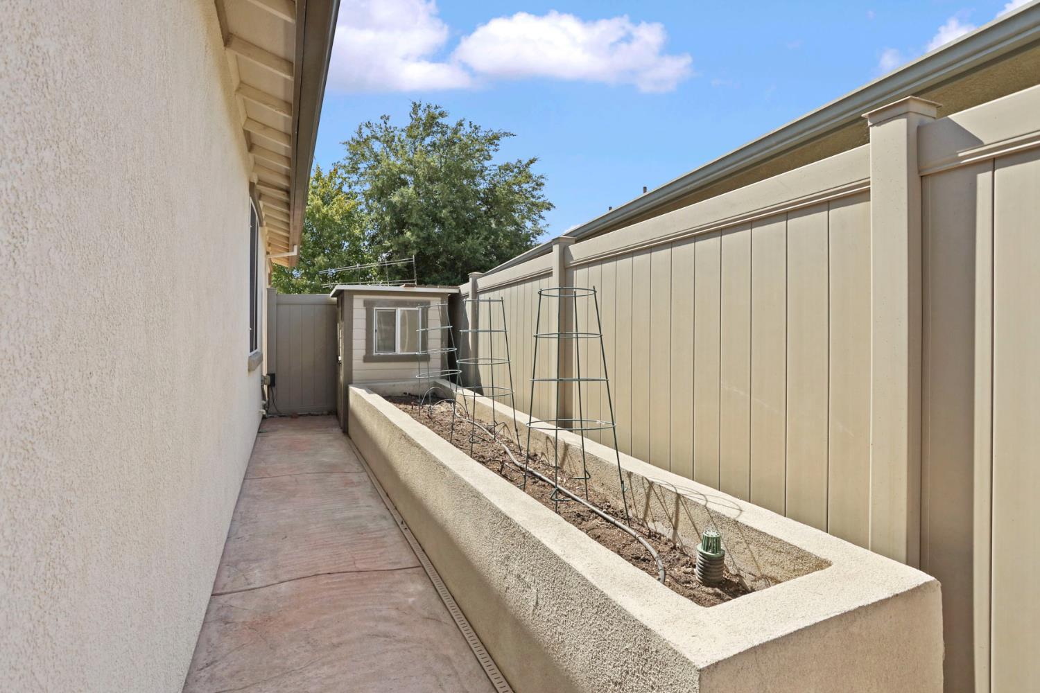 Detail Gallery Image 38 of 50 For 2375 Pepper Tree Ln, Manteca,  CA 95336 - 2 Beds | 2 Baths