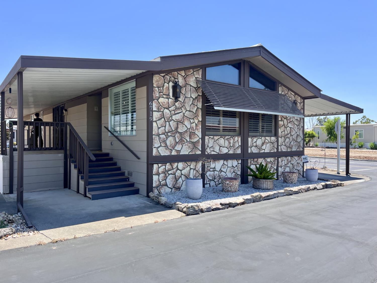 Detail Gallery Image 1 of 24 For 6719 Representative Way, Sacramento,  CA 95828 - 2 Beds | 2 Baths