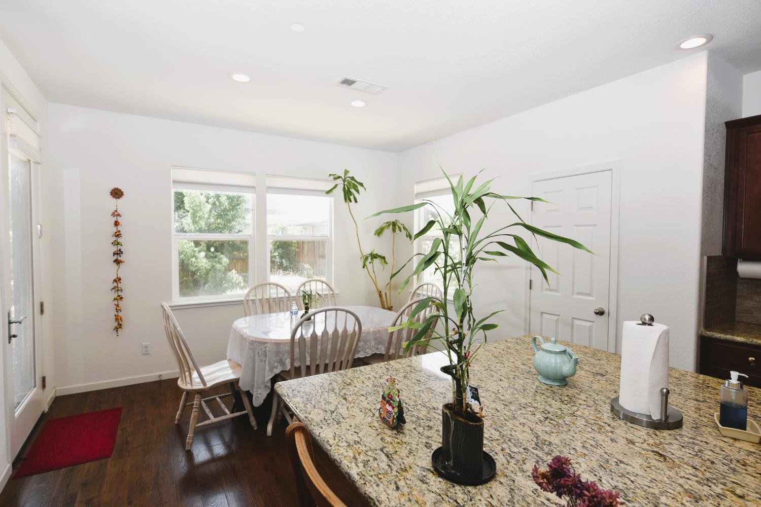 Detail Gallery Image 8 of 44 For 2014 Read Ct, Woodland,  CA 95776 - 4 Beds | 3 Baths