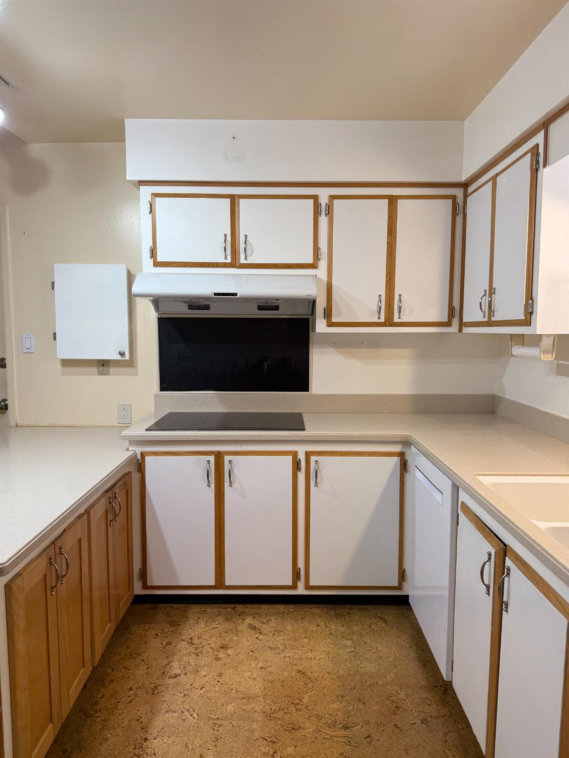 Detail Gallery Image 8 of 52 For 8216 Rensselaer Way, Sacramento,  CA 95826 - 3 Beds | 2 Baths