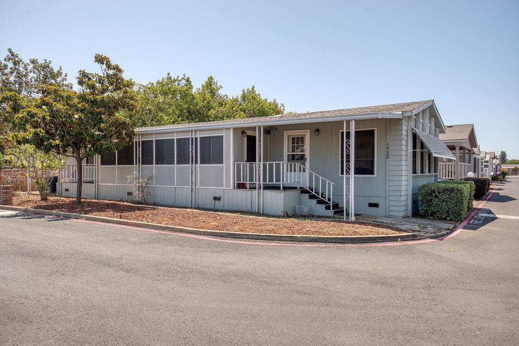 Detail Gallery Image 3 of 20 For 1528 Playground Way 125, Modesto,  CA 95355 - 3 Beds | 2 Baths