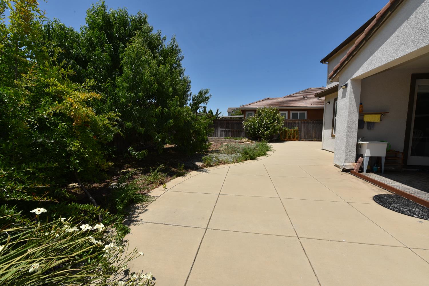 Detail Gallery Image 39 of 44 For 2014 Read Ct, Woodland,  CA 95776 - 4 Beds | 3 Baths