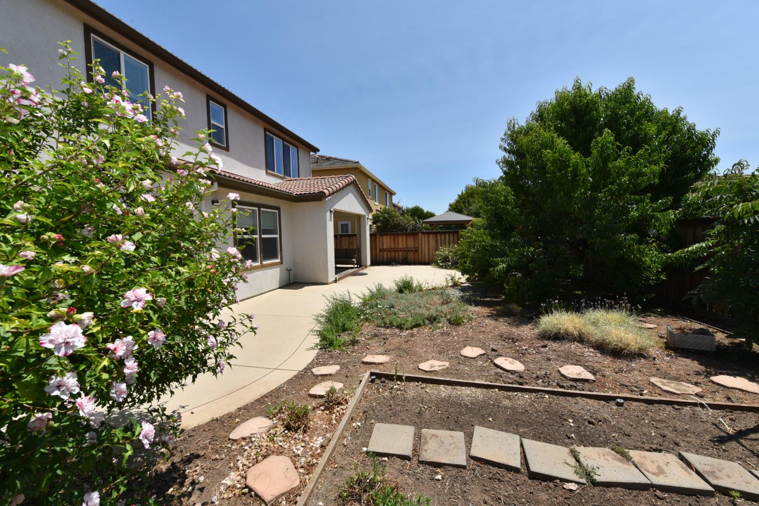 Detail Gallery Image 41 of 44 For 2014 Read Ct, Woodland,  CA 95776 - 4 Beds | 3 Baths