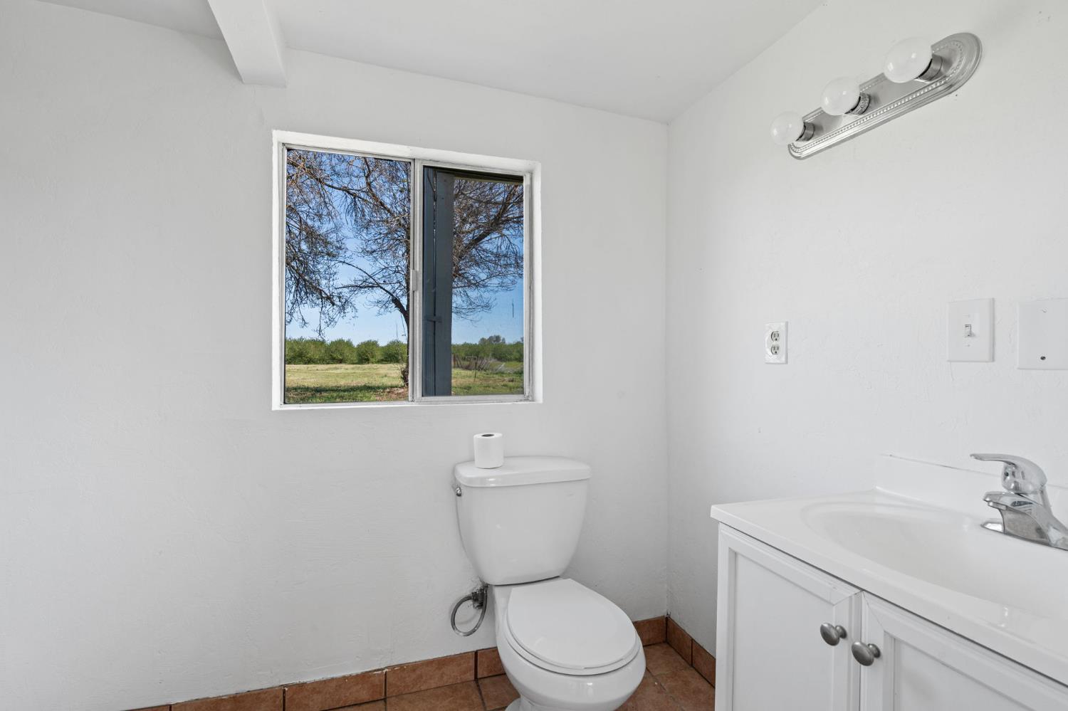 Detail Gallery Image 32 of 41 For 7305 Highway 41, Lemoore,  CA 93245 - 4 Beds | 2/1 Baths