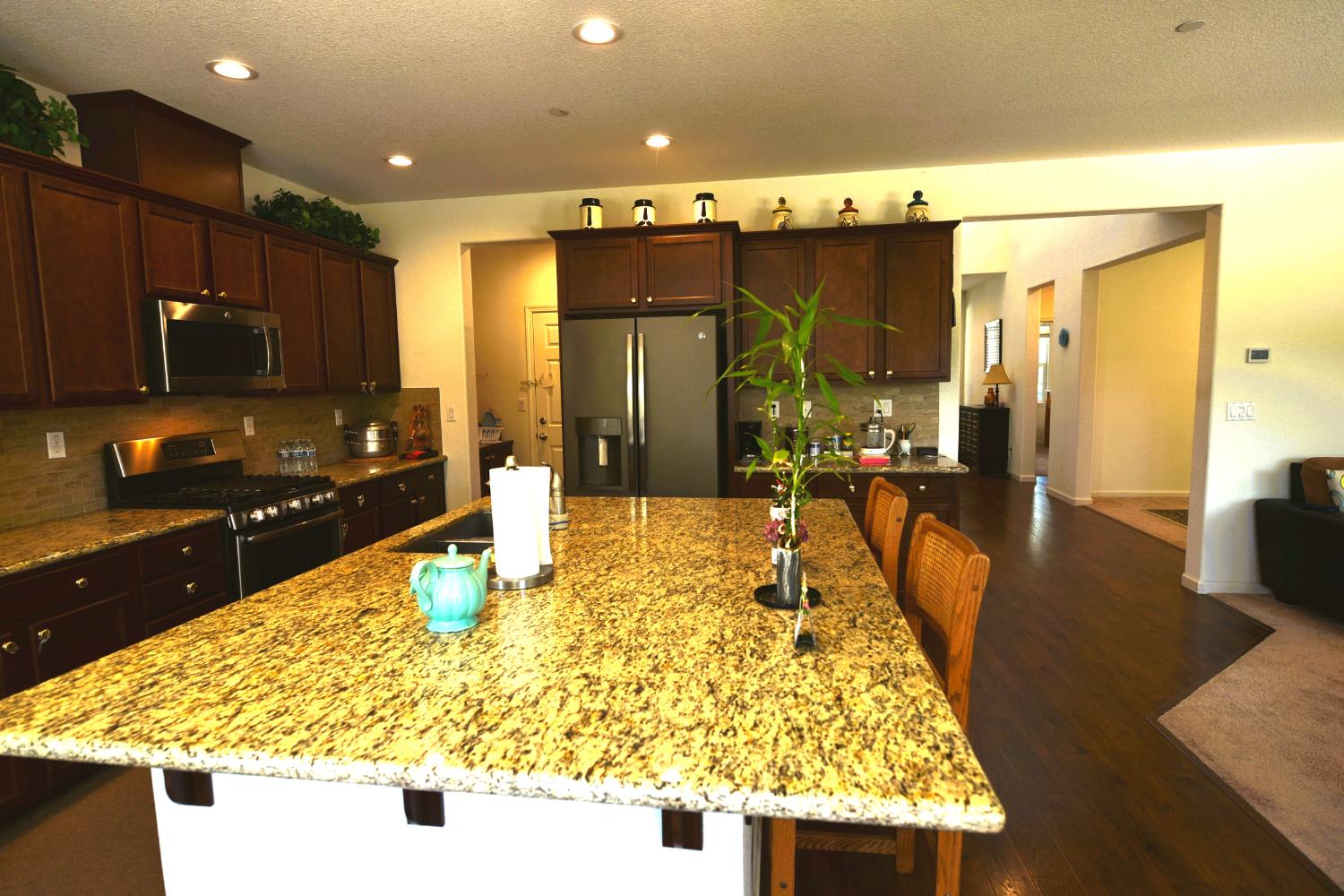 Detail Gallery Image 12 of 44 For 2014 Read Ct, Woodland,  CA 95776 - 4 Beds | 3 Baths
