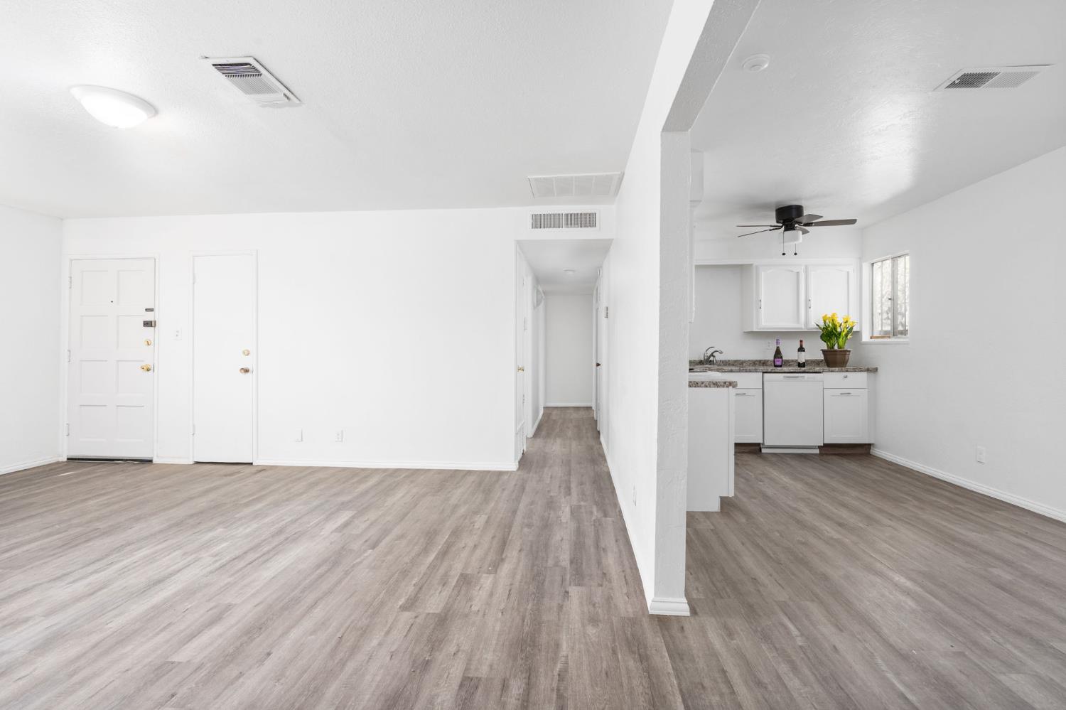 Detail Gallery Image 11 of 41 For 7305 Highway 41, Lemoore,  CA 93245 - 4 Beds | 2/1 Baths