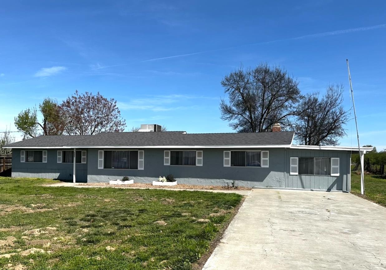 Detail Gallery Image 1 of 41 For 7305 Highway 41, Lemoore,  CA 93245 - 4 Beds | 2/1 Baths