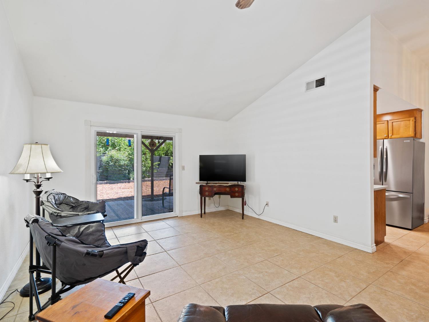 Detail Gallery Image 15 of 33 For 411 Dry Creek Ln, Winters,  CA 95694 - 4 Beds | 2 Baths