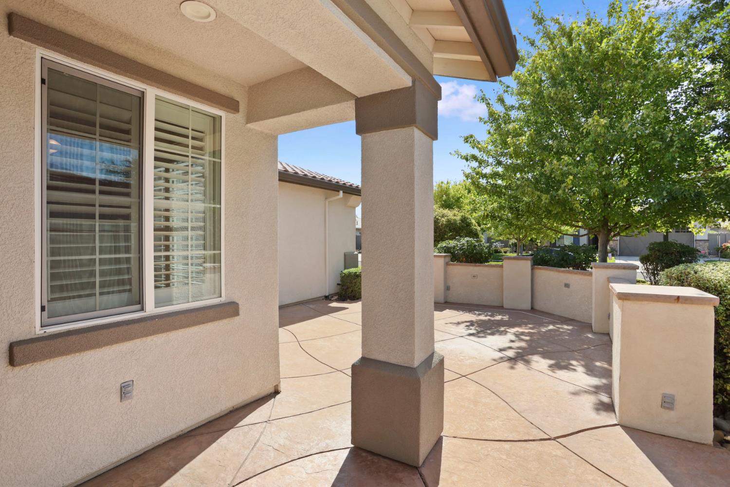 Detail Gallery Image 8 of 50 For 2375 Pepper Tree Ln, Manteca,  CA 95336 - 2 Beds | 2 Baths