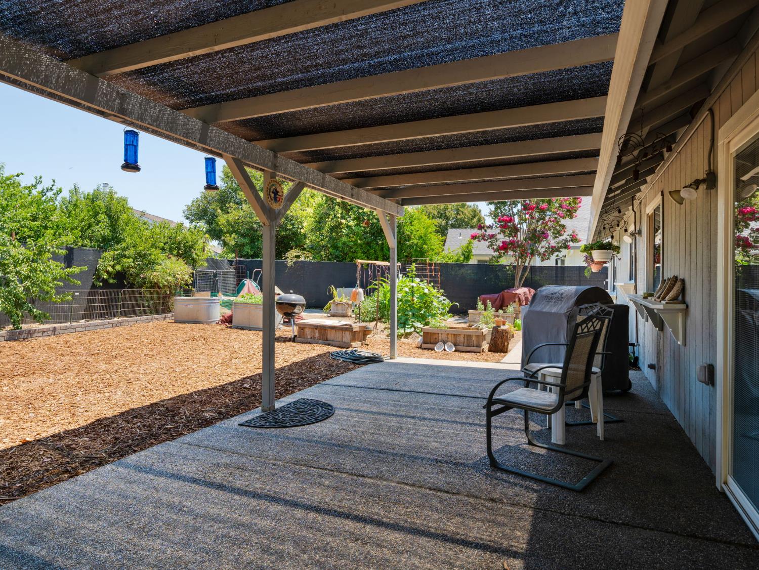 Detail Gallery Image 9 of 33 For 411 Dry Creek Ln, Winters,  CA 95694 - 4 Beds | 2 Baths