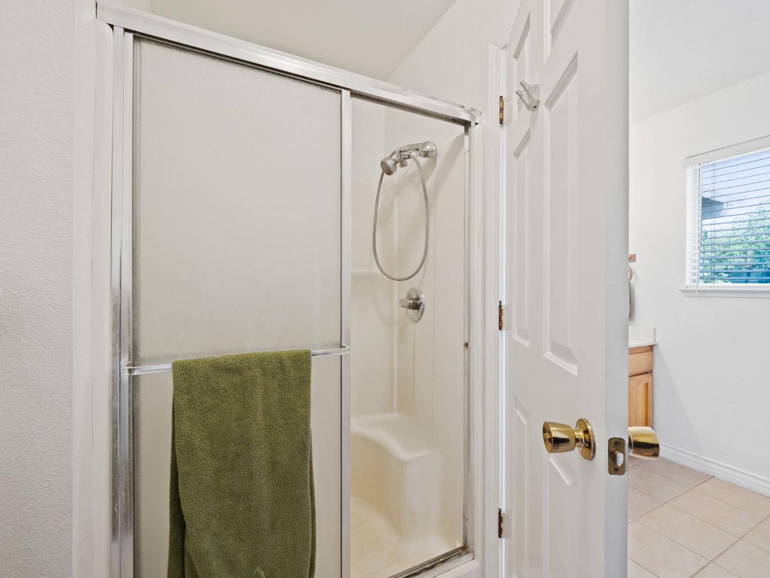 Detail Gallery Image 29 of 33 For 411 Dry Creek Ln, Winters,  CA 95694 - 4 Beds | 2 Baths