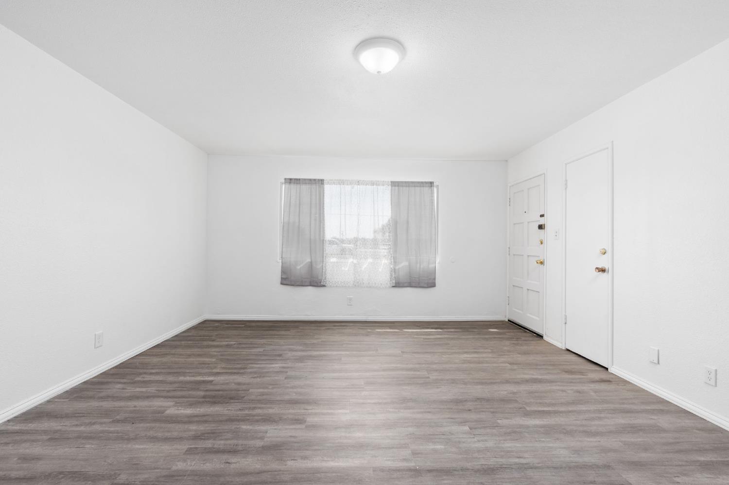 Detail Gallery Image 5 of 41 For 7305 Highway 41, Lemoore,  CA 93245 - 4 Beds | 2/1 Baths