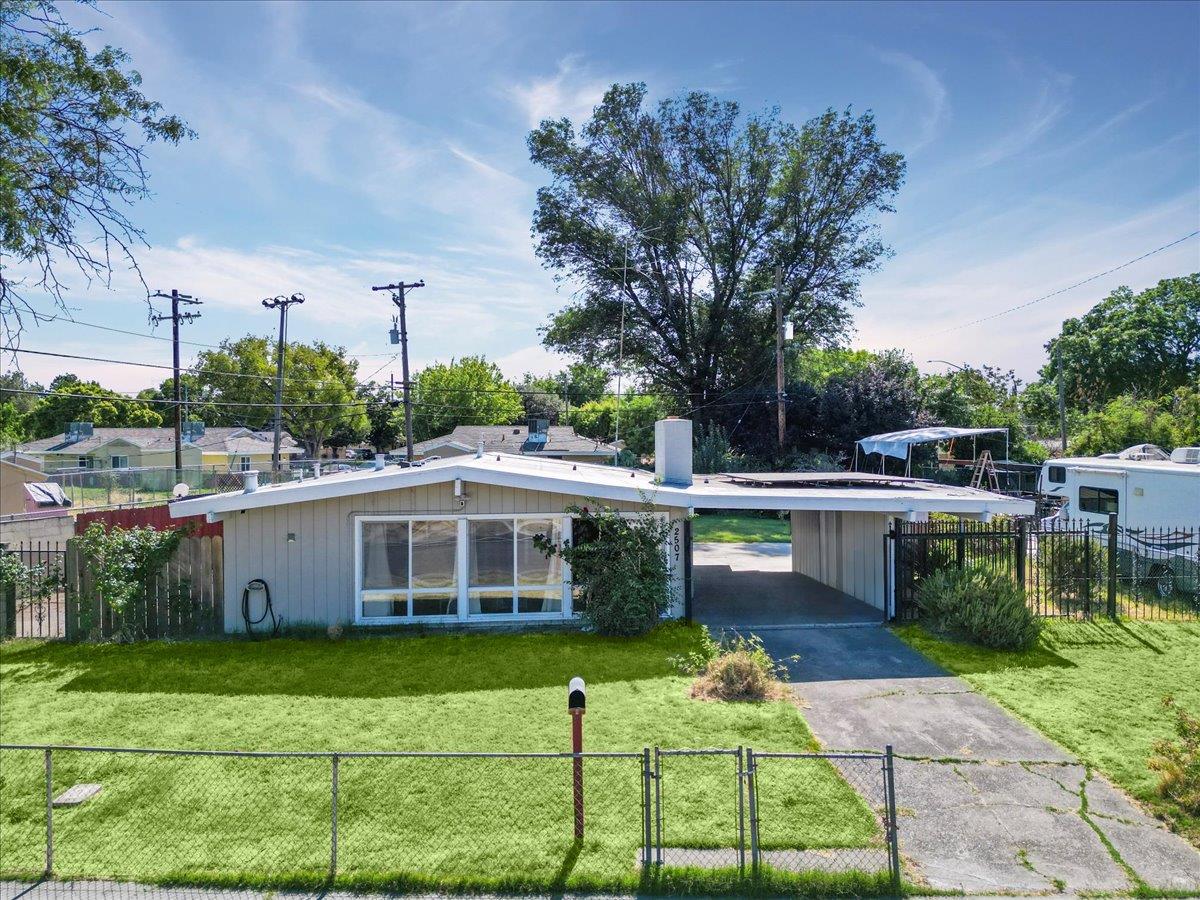 Detail Gallery Image 1 of 19 For 2507 Colorado Ave, Stockton,  CA 95206 - 3 Beds | 2 Baths