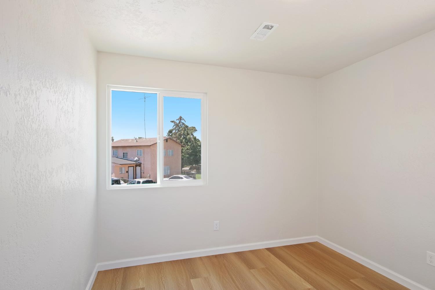 Willow Court, Livingston, California image 15