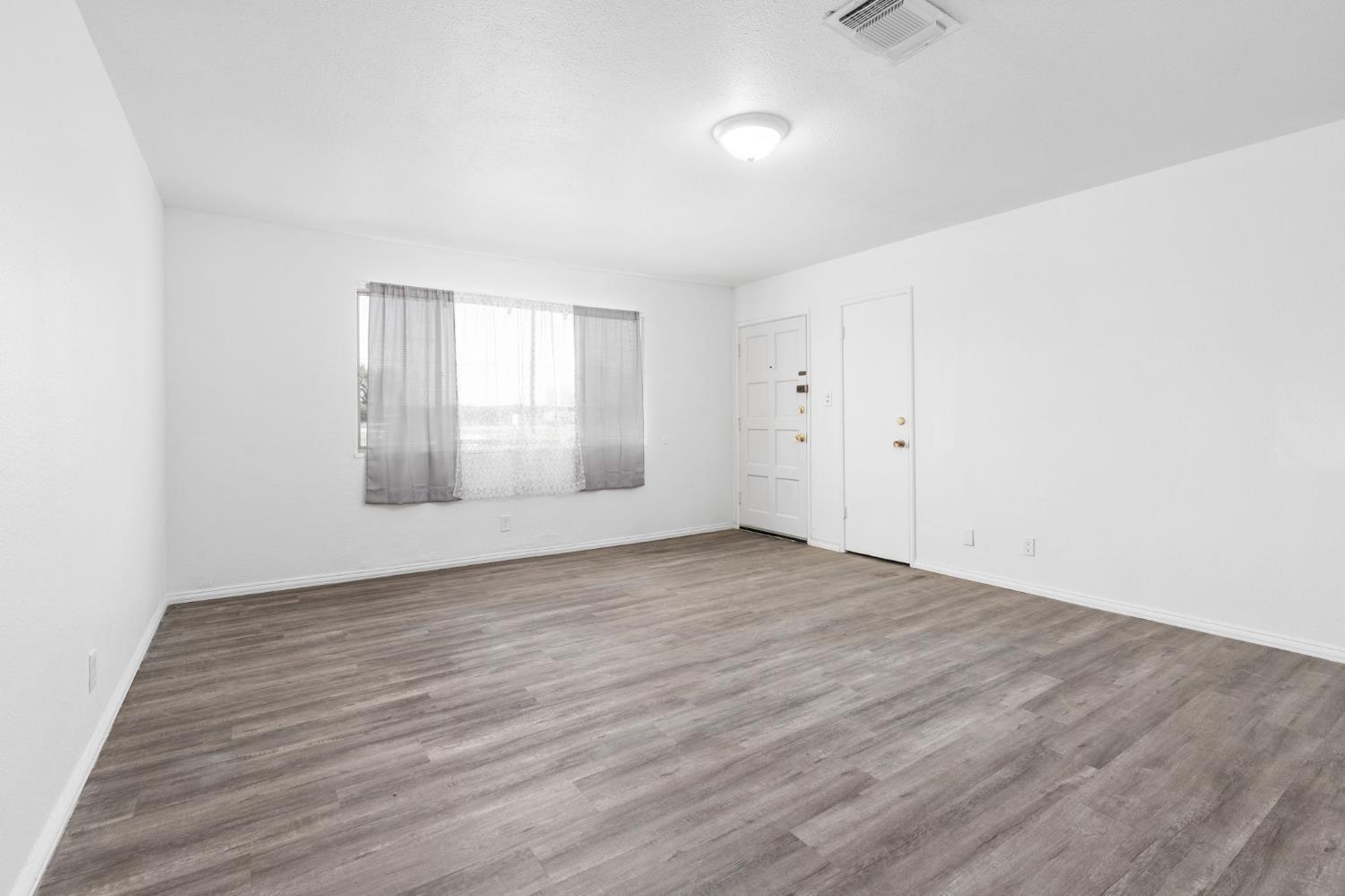 Detail Gallery Image 6 of 41 For 7305 Highway 41, Lemoore,  CA 93245 - 4 Beds | 2/1 Baths