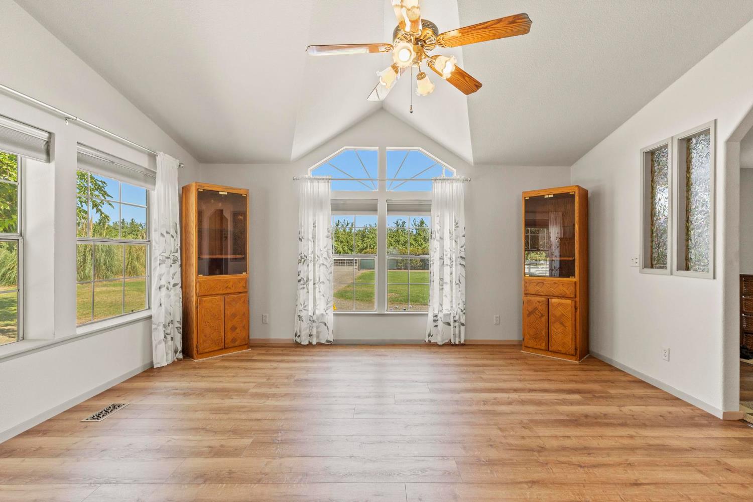 Detail Gallery Image 7 of 67 For 536 Young Ave, Arbuckle,  CA 95912 - 3 Beds | 2 Baths