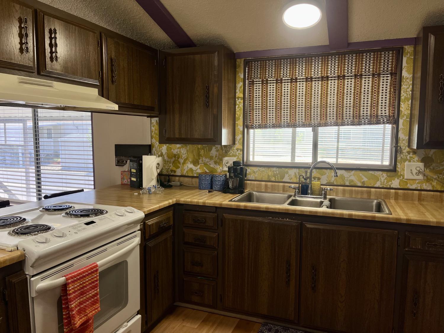 Detail Gallery Image 8 of 24 For 6719 Representative Way, Sacramento,  CA 95828 - 2 Beds | 2 Baths