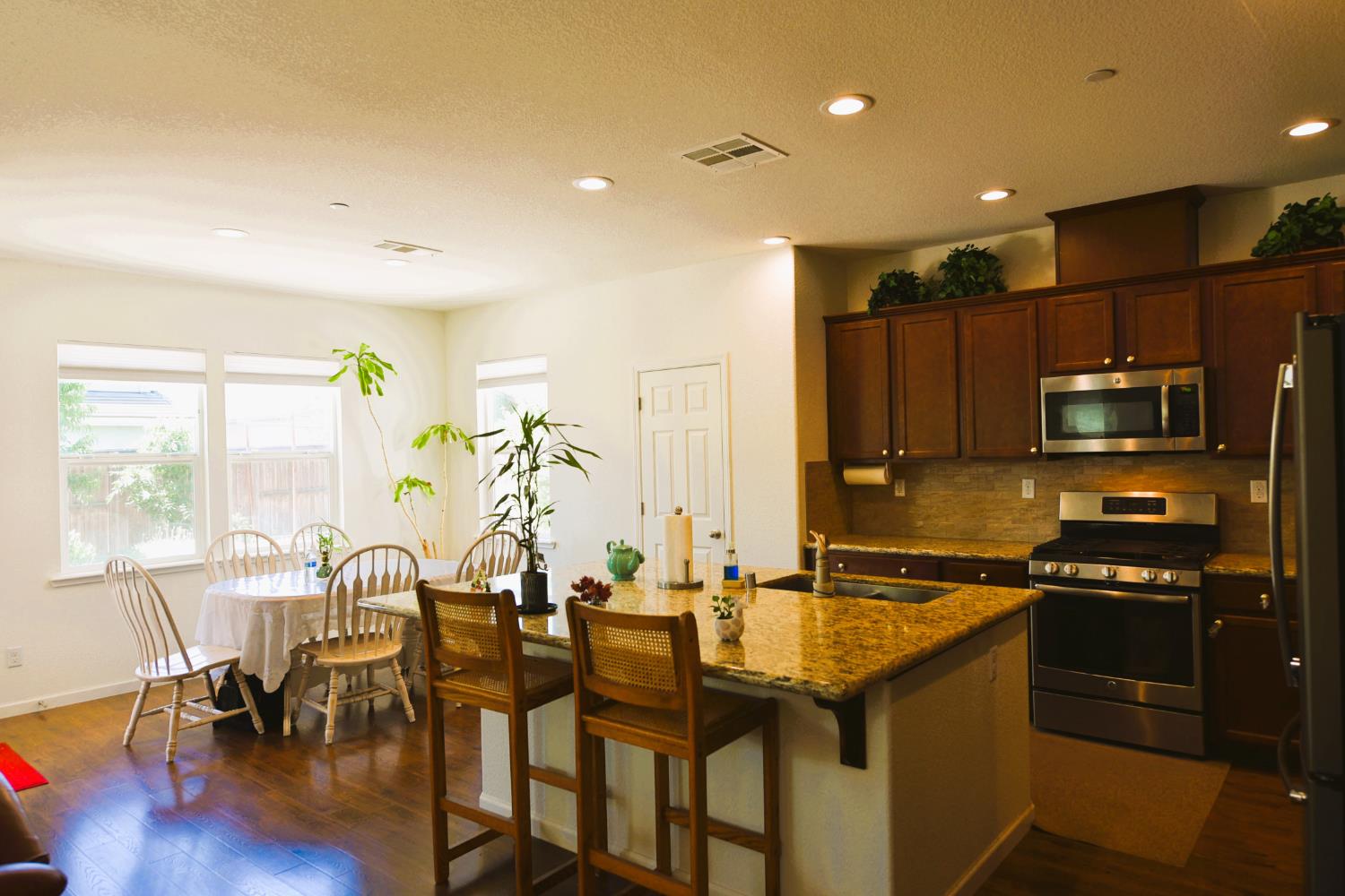 Detail Gallery Image 11 of 44 For 2014 Read Ct, Woodland,  CA 95776 - 4 Beds | 3 Baths