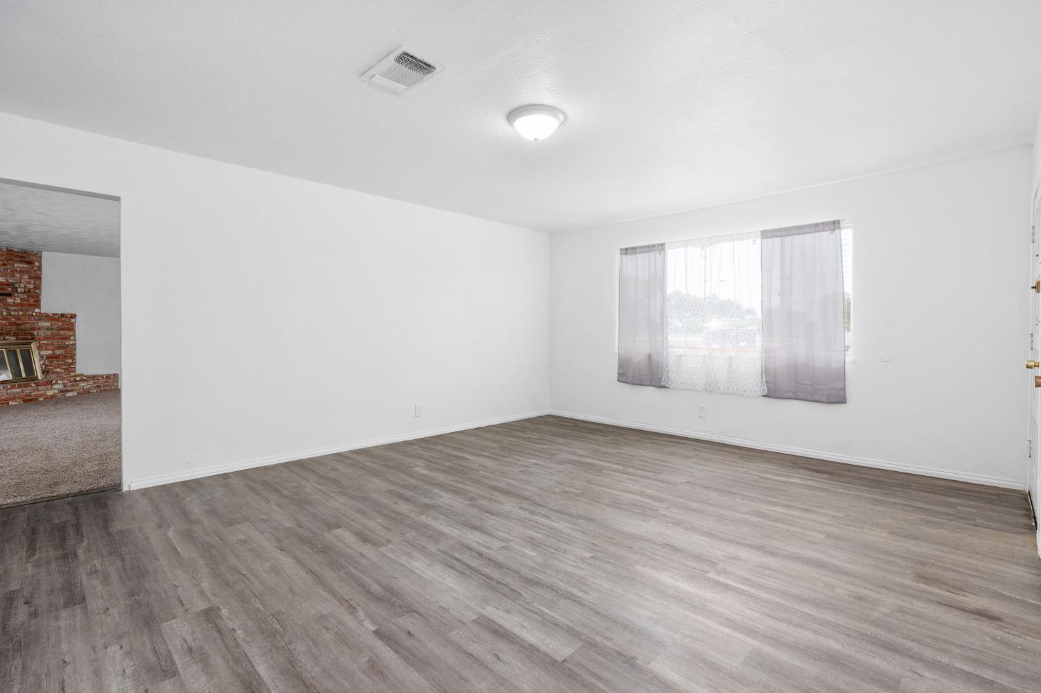 Detail Gallery Image 7 of 41 For 7305 Highway 41, Lemoore,  CA 93245 - 4 Beds | 2/1 Baths