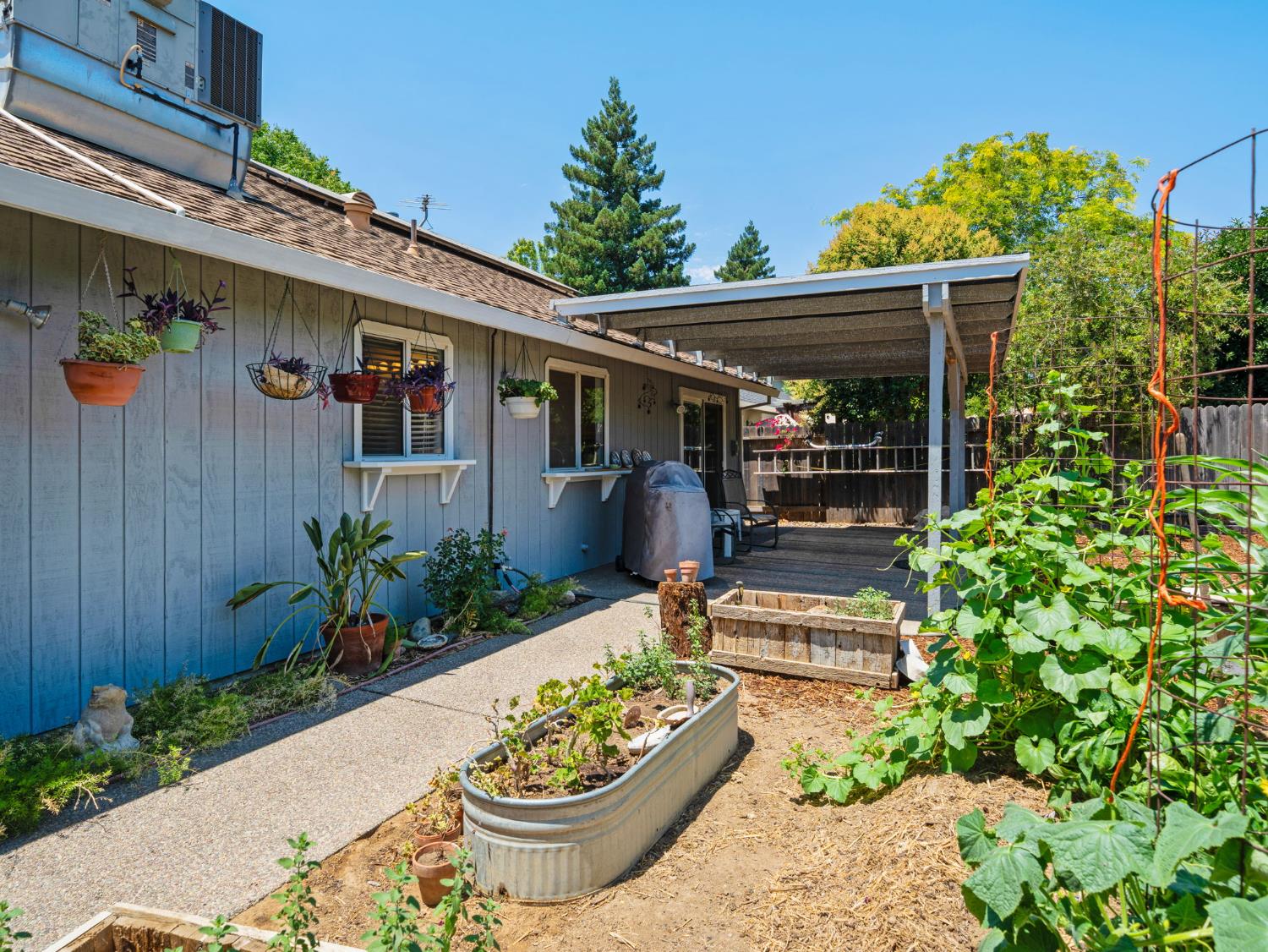 Detail Gallery Image 6 of 33 For 411 Dry Creek Ln, Winters,  CA 95694 - 4 Beds | 2 Baths