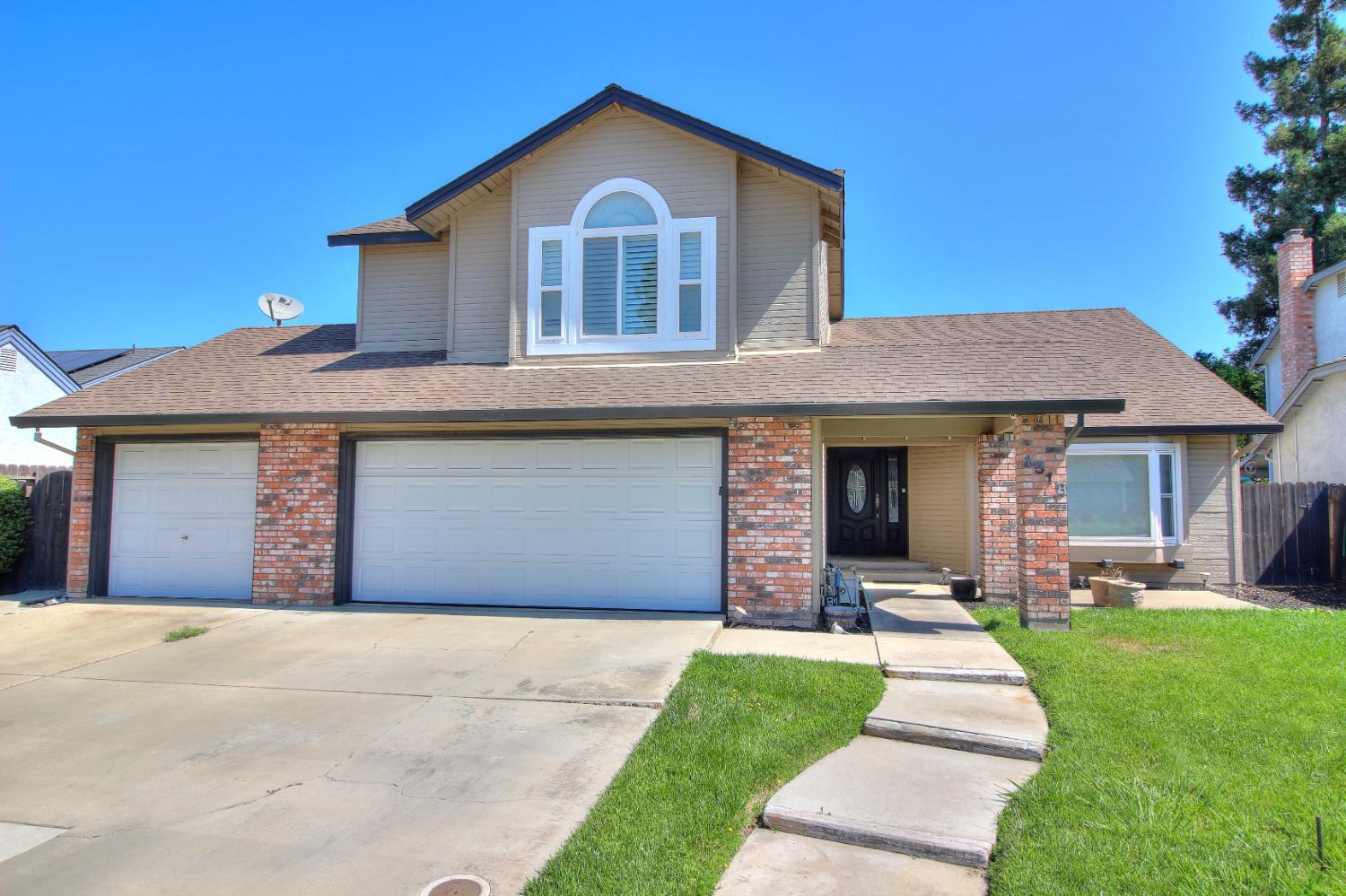 Detail Gallery Image 1 of 70 For 1518 Glenwood Ct, Escalon,  CA 95320 - 4 Beds | 3 Baths