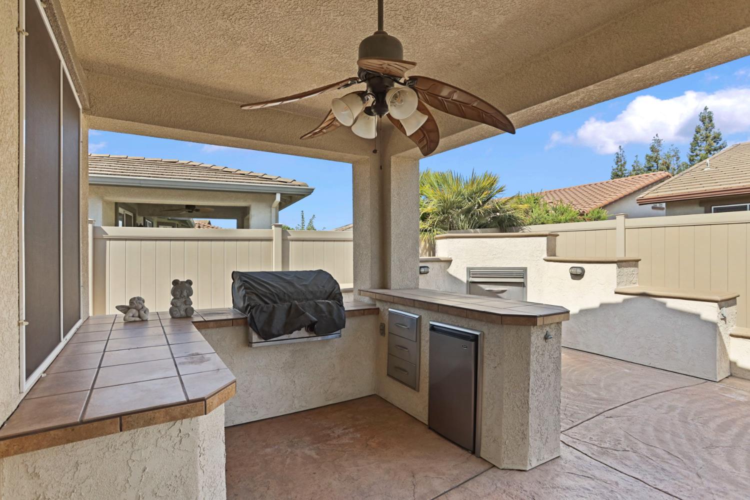 Detail Gallery Image 3 of 50 For 2375 Pepper Tree Ln, Manteca,  CA 95336 - 2 Beds | 2 Baths