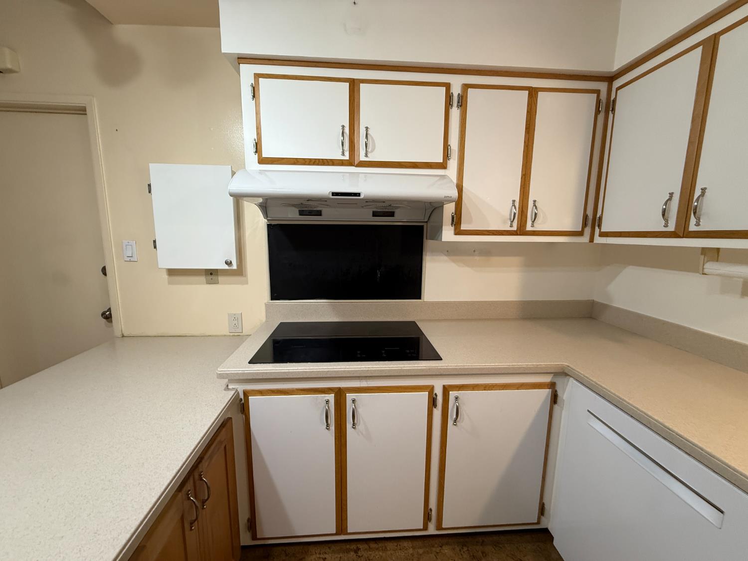 Detail Gallery Image 7 of 52 For 8216 Rensselaer Way, Sacramento,  CA 95826 - 3 Beds | 2 Baths