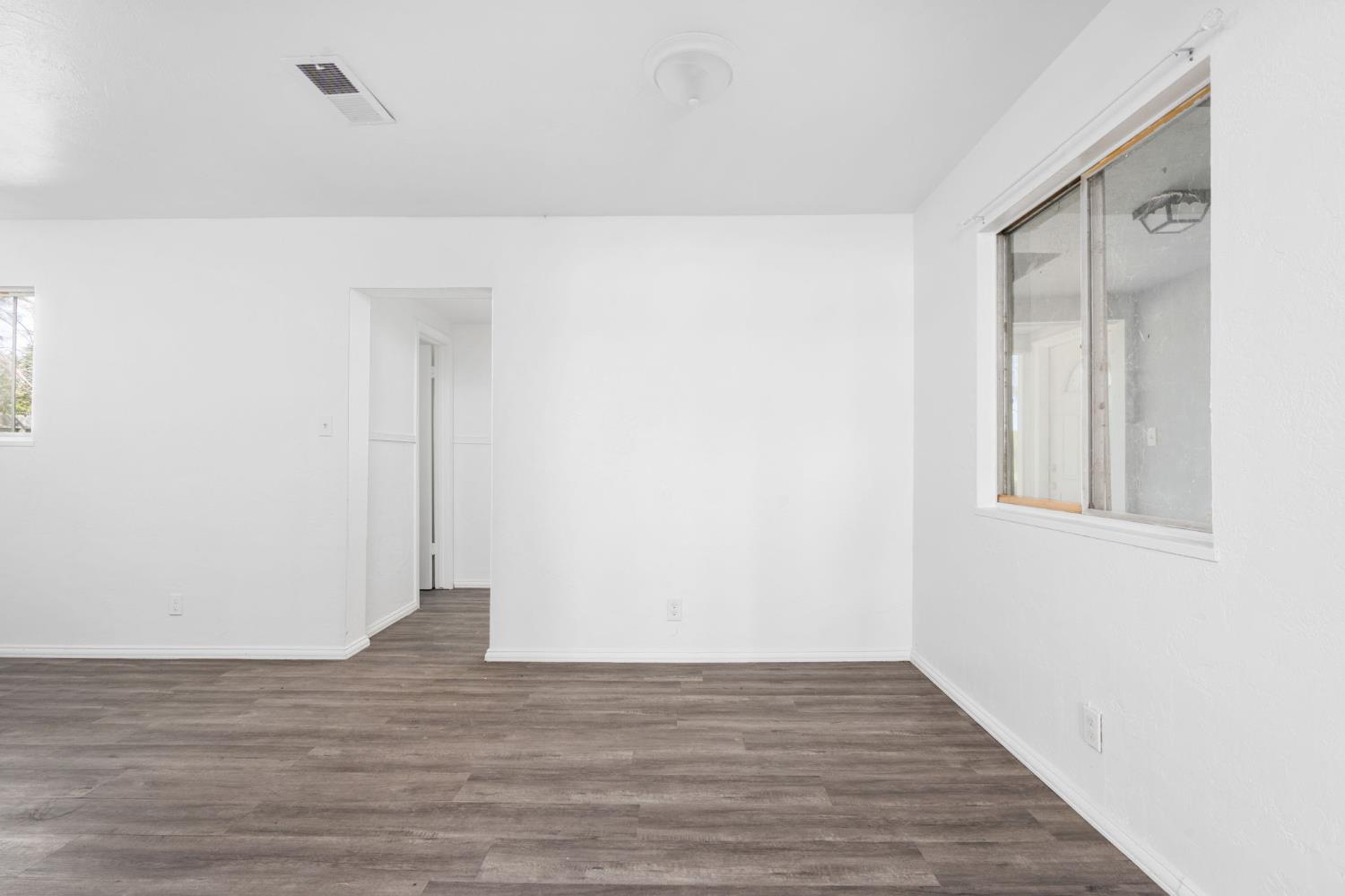 Detail Gallery Image 12 of 41 For 7305 Highway 41, Lemoore,  CA 93245 - 4 Beds | 2/1 Baths