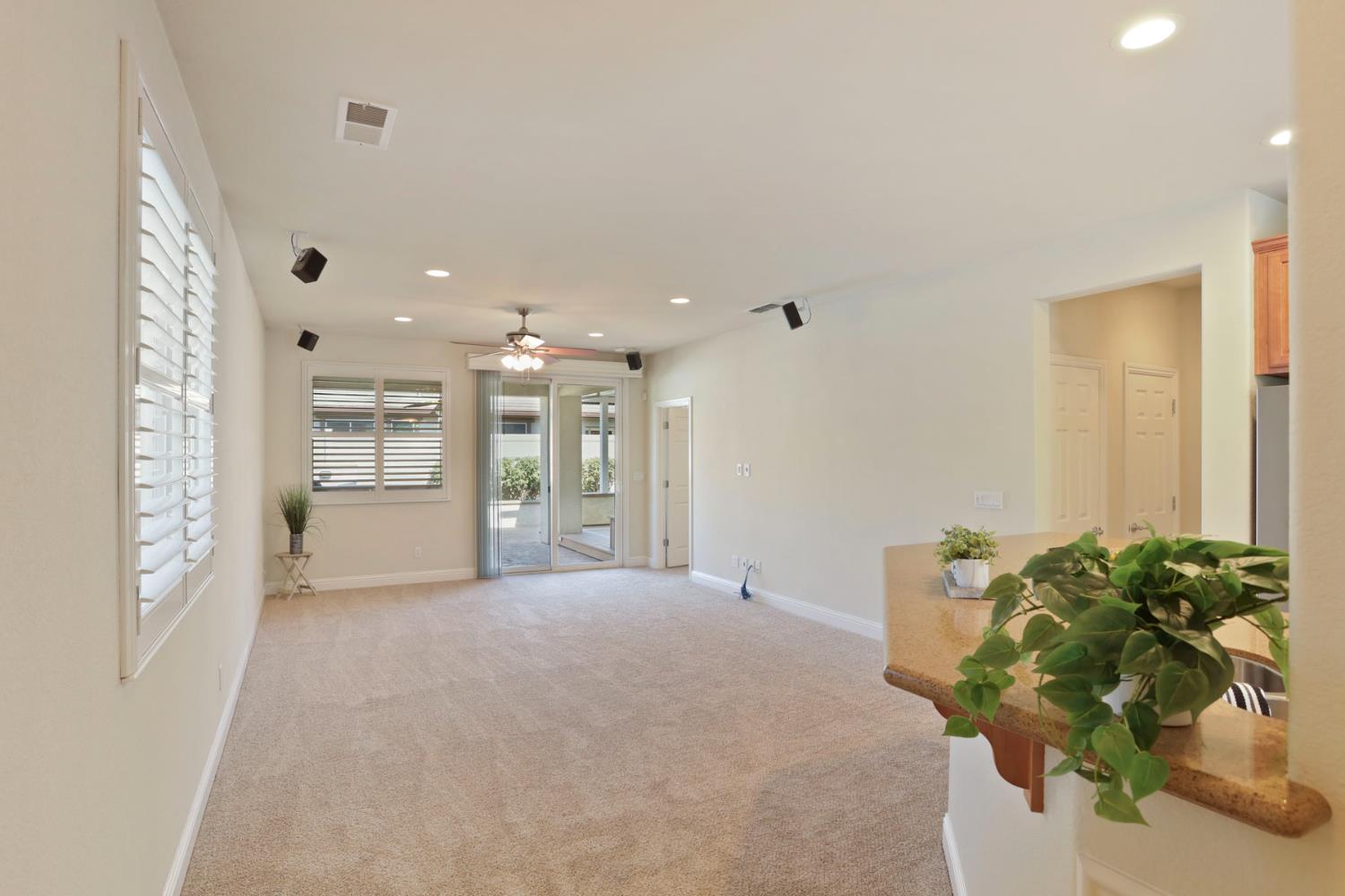 Detail Gallery Image 10 of 50 For 2375 Pepper Tree Ln, Manteca,  CA 95336 - 2 Beds | 2 Baths