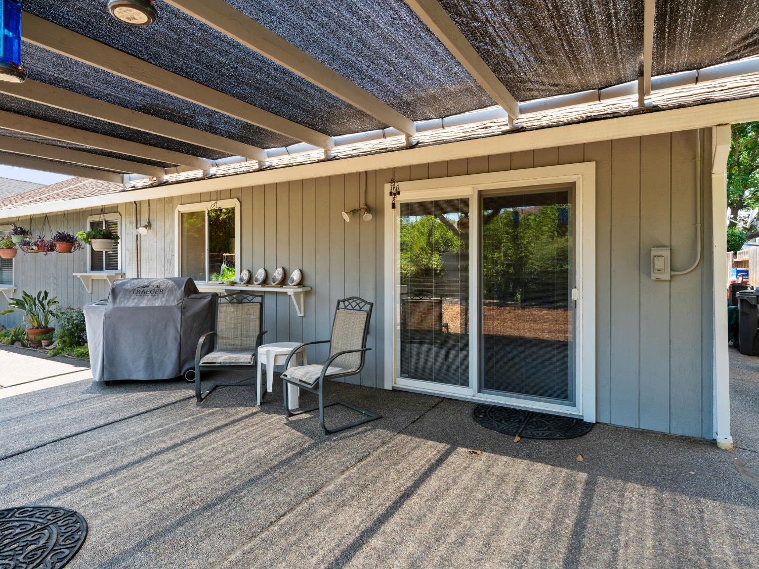 Detail Gallery Image 4 of 33 For 411 Dry Creek Ln, Winters,  CA 95694 - 4 Beds | 2 Baths