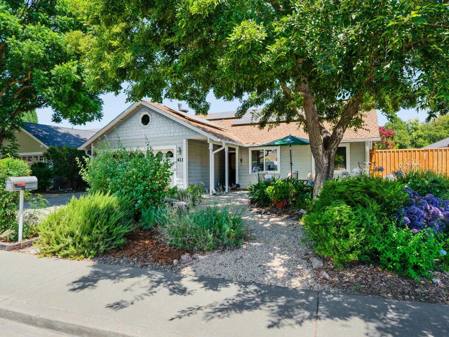 Detail Gallery Image 3 of 33 For 411 Dry Creek Ln, Winters,  CA 95694 - 4 Beds | 2 Baths